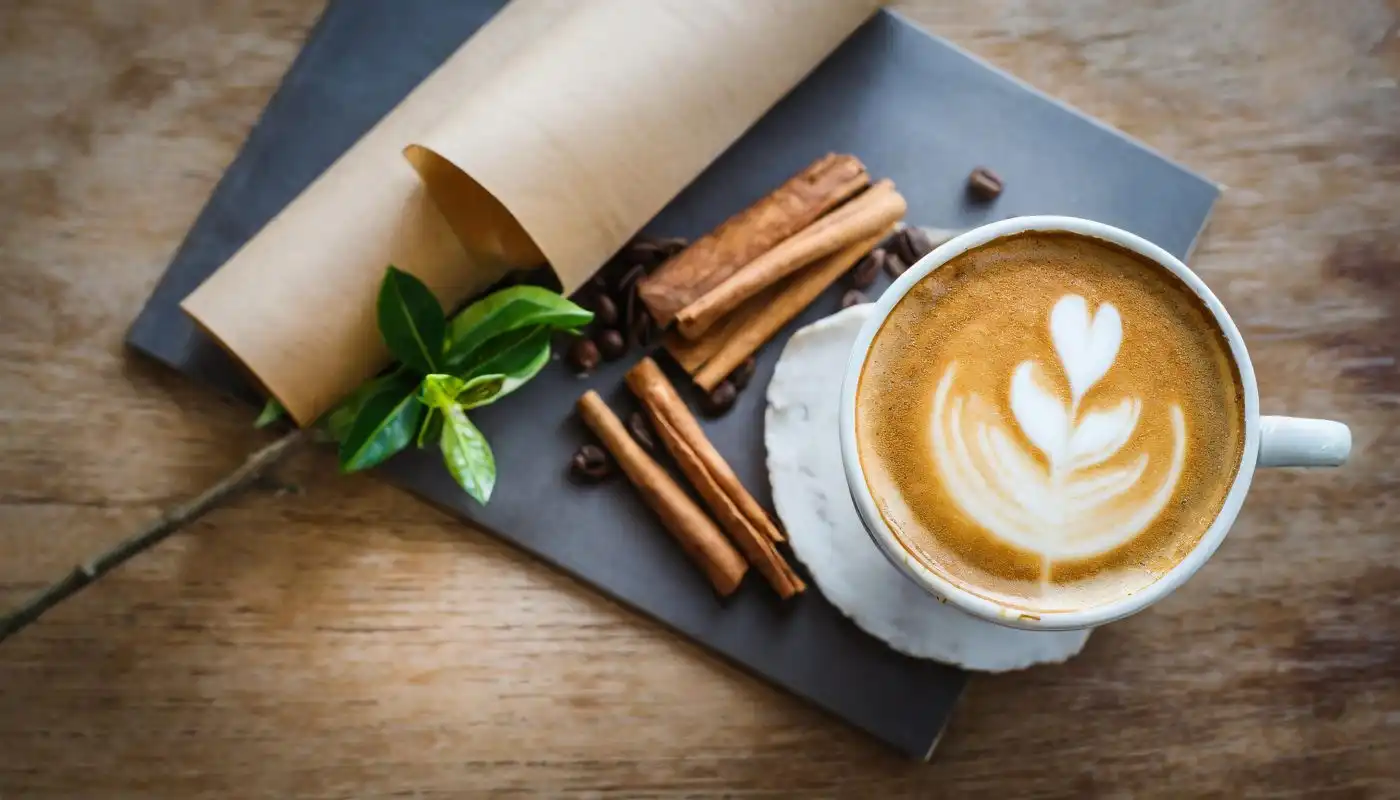 Evde Sıcak Latte Nasıl Yapılır: Barista Sırları ve Adım Adım Kılavuz
