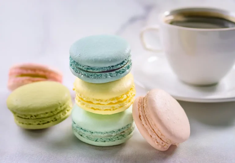 Makaron Tarifi: Evde Kolay ve Lezzetli Fransız Kurabiyesi Yapımı